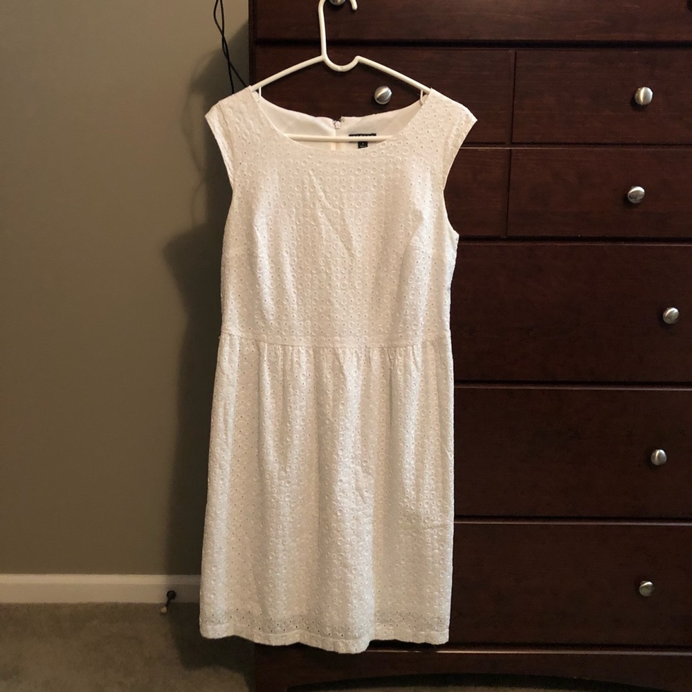 White Sleeveless Lace Dress